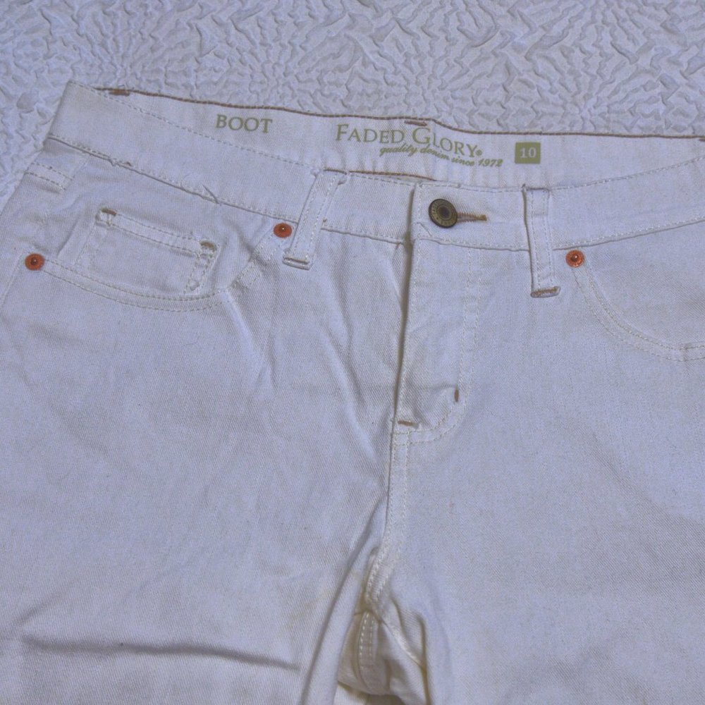8/$20 Faded Glory White Boot Cut Jeans - Picture 6 of 6